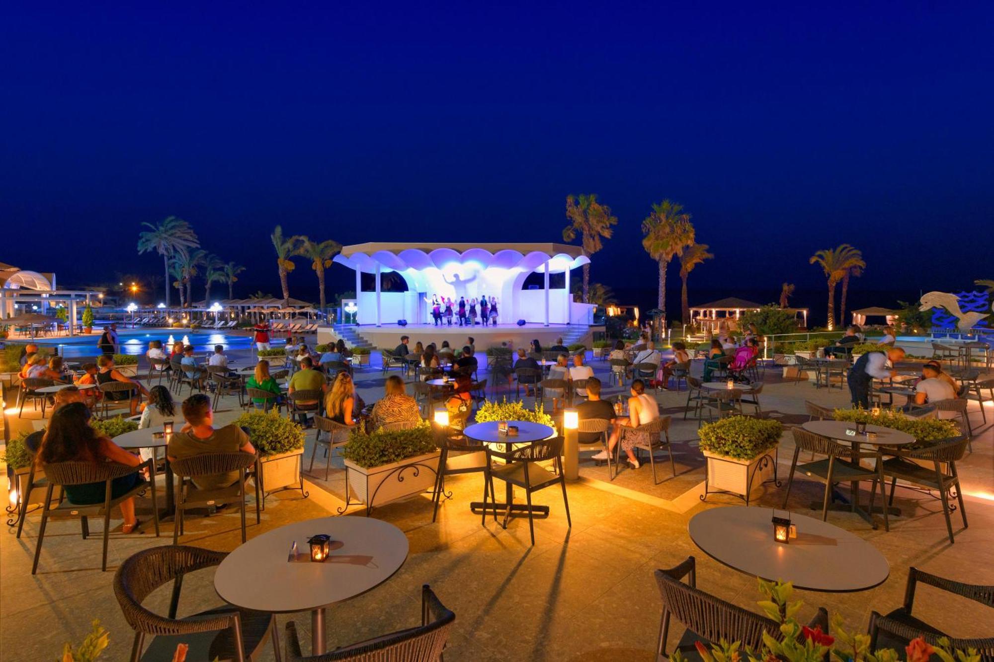 Rodos Palladium Leisure & Wellness Kallithéa Exterior foto The resort at night