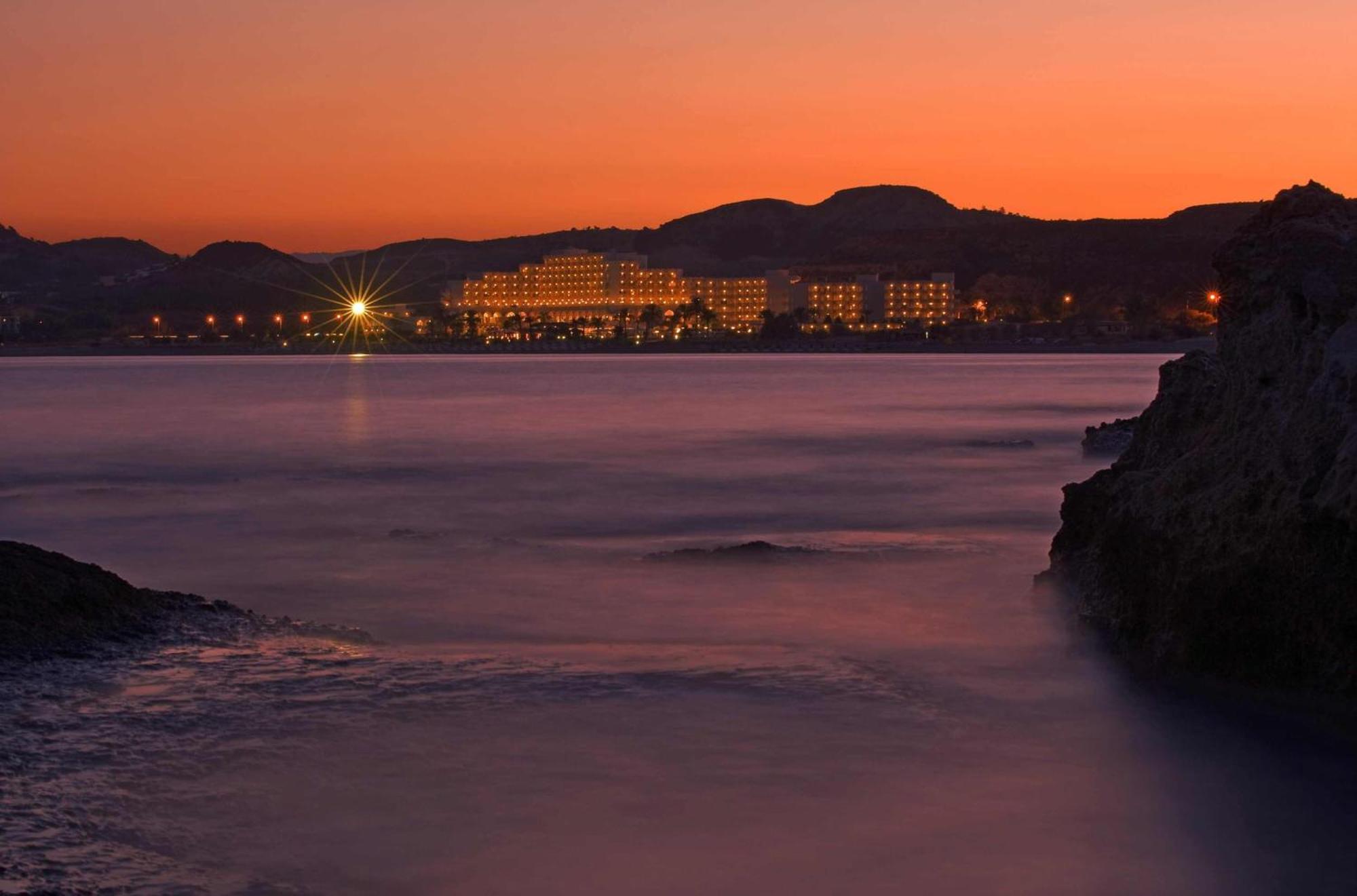 Rodos Palladium Leisure & Wellness Kallithéa Exterior foto Sunset at the Four Seasons Resort