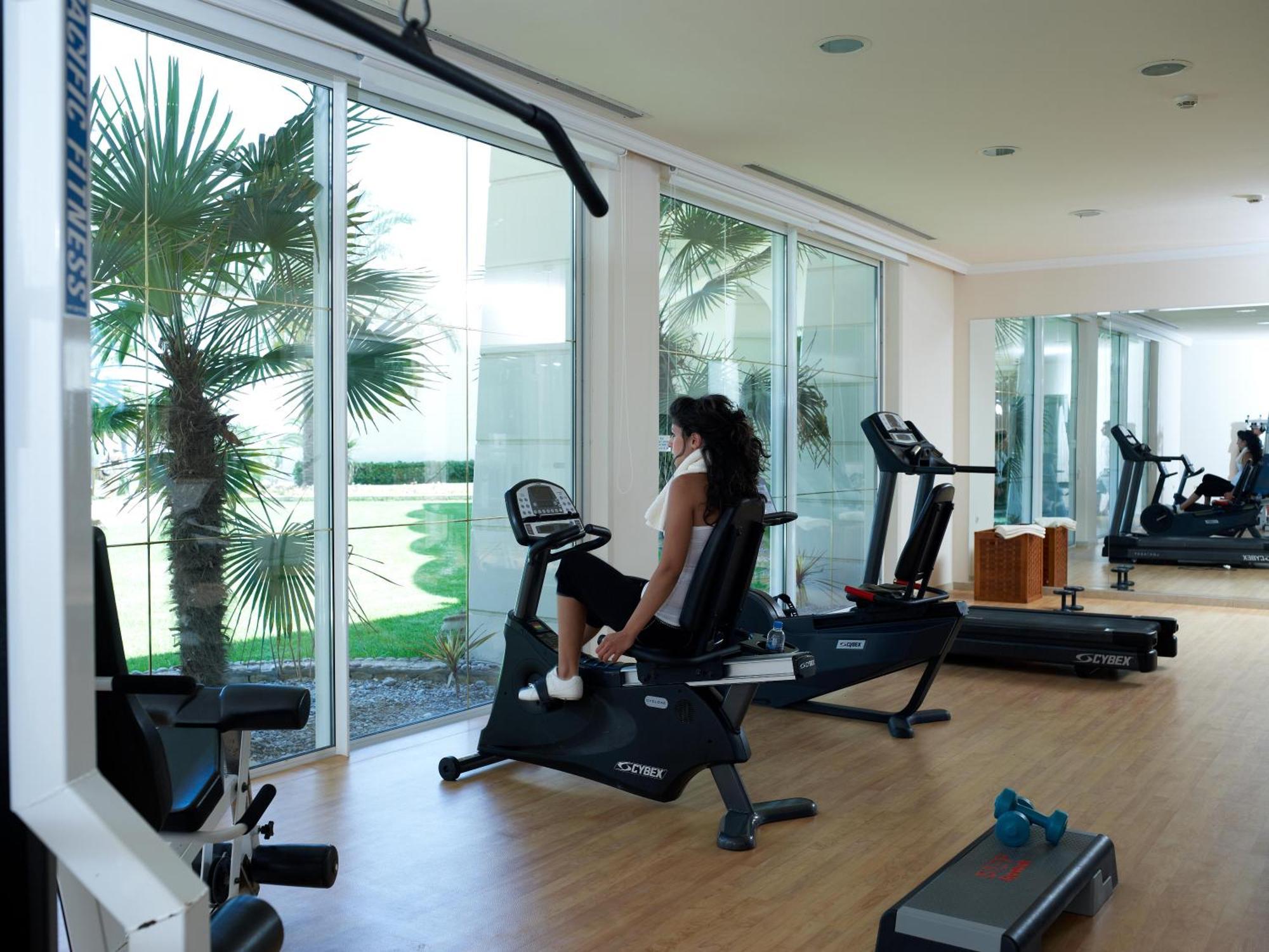 Rodos Palladium Leisure & Wellness Kallithéa Exterior foto The gym at the hotel