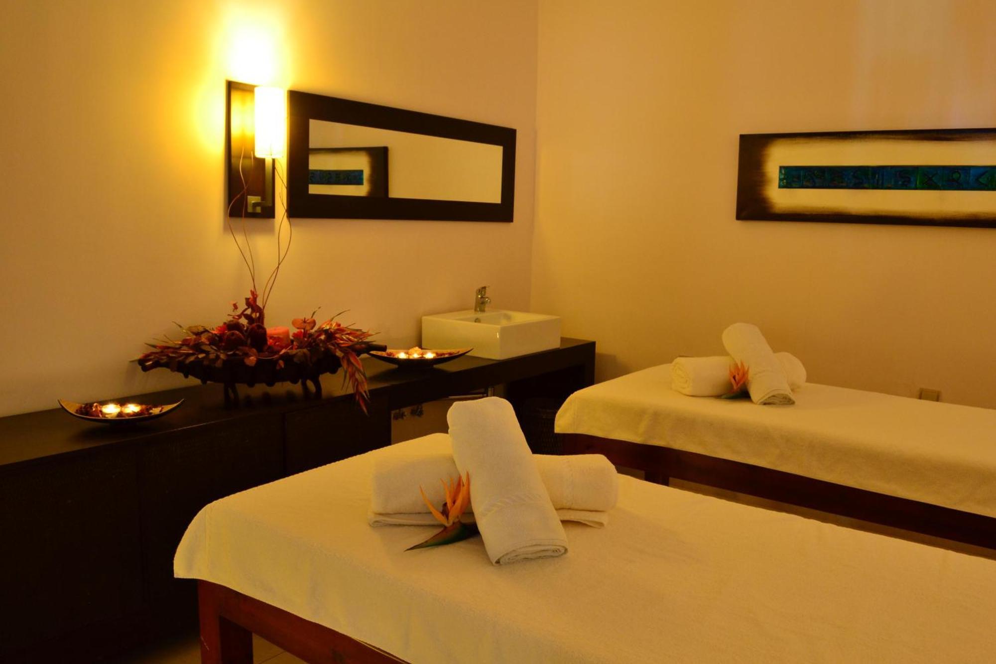 Rodos Palladium Leisure & Wellness Kallithéa Exterior foto A spa treatment room