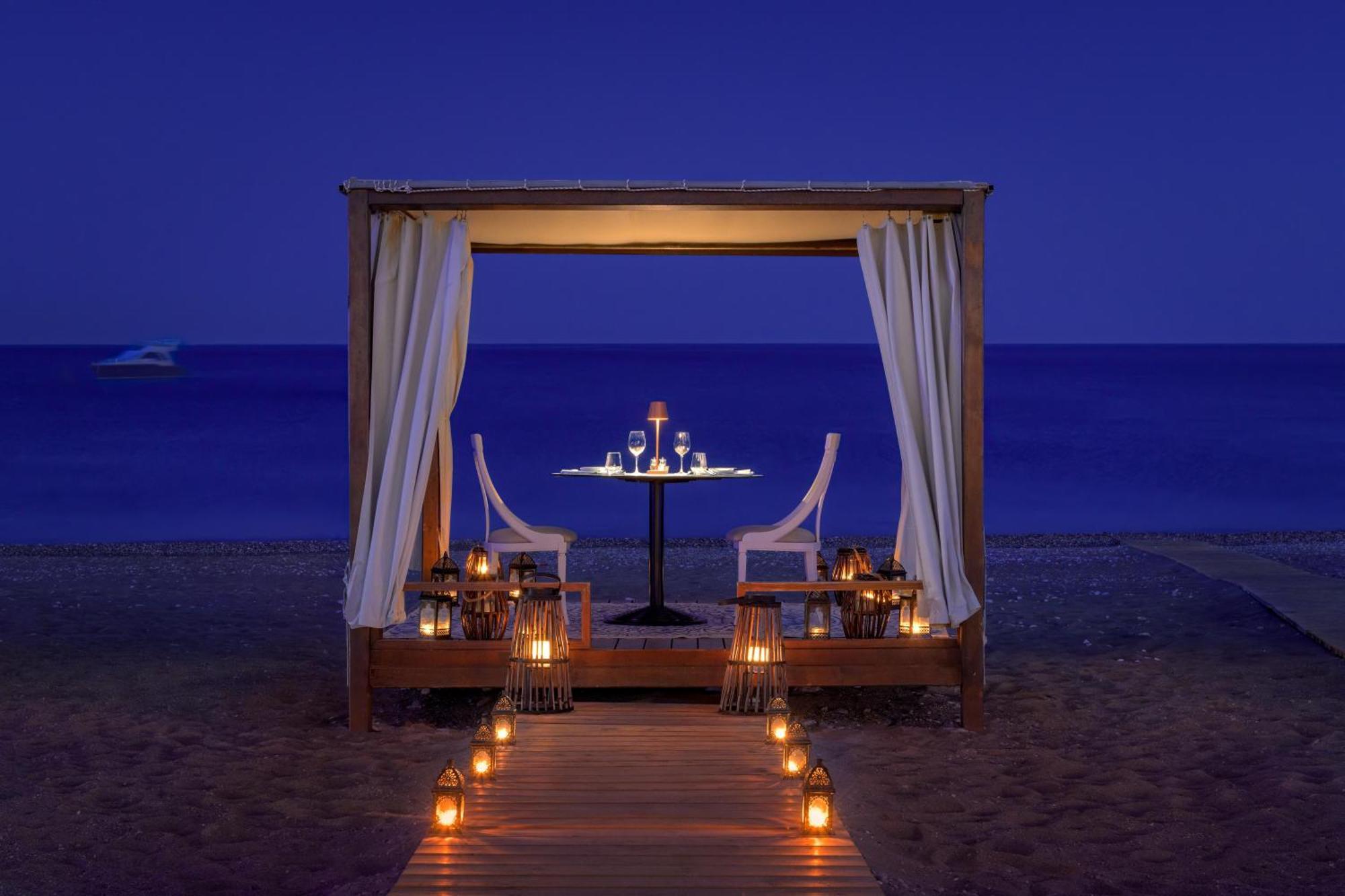 Rodos Palladium Leisure & Wellness Kallithéa Exterior foto Beachfront dining at the resort