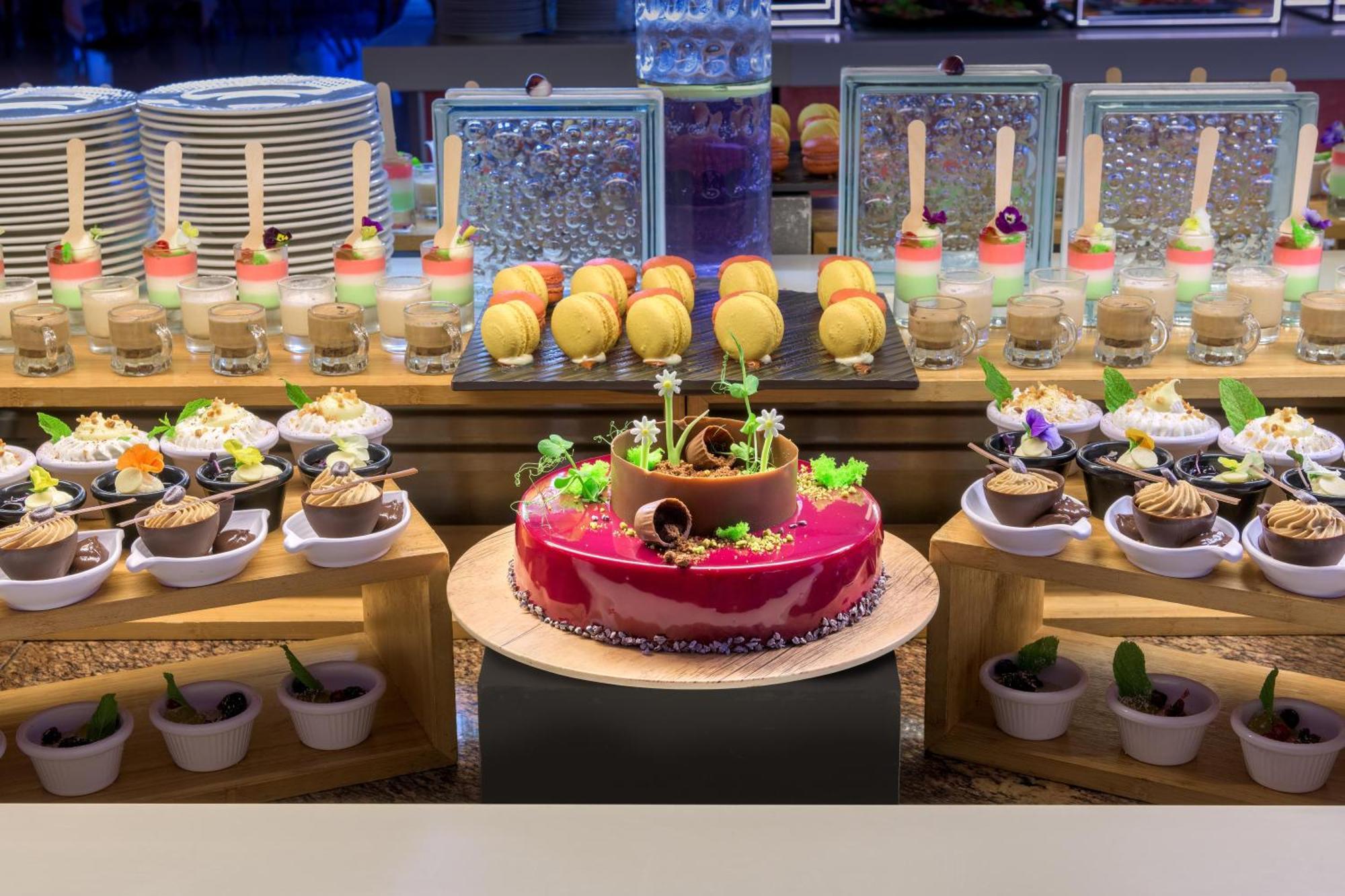 Rodos Palladium Leisure & Wellness Kallithéa Exterior foto A dessert buffet