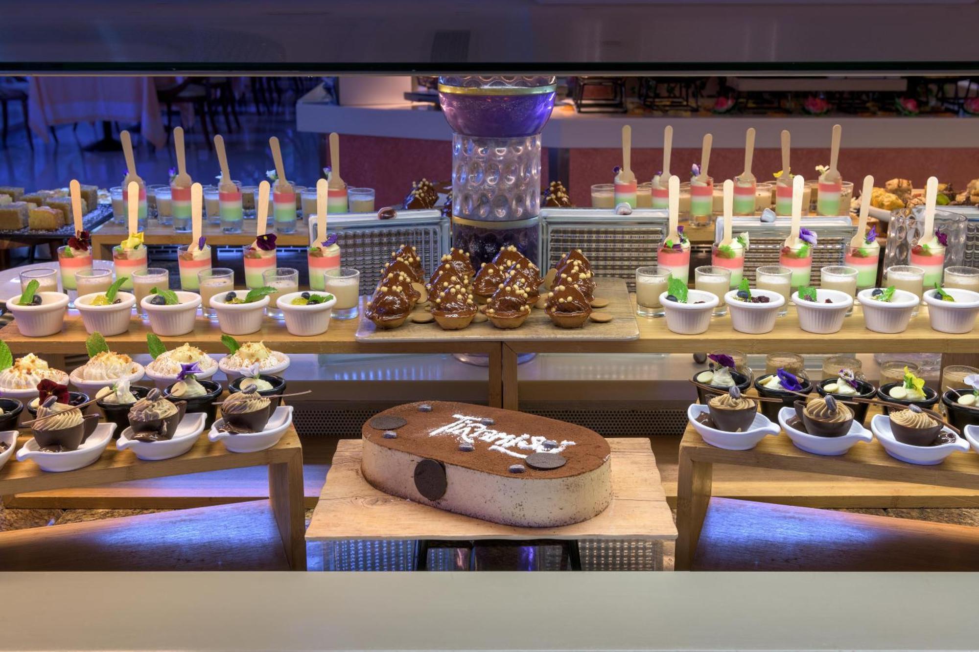 Rodos Palladium Leisure & Wellness Kallithéa Exterior foto A dessert buffet